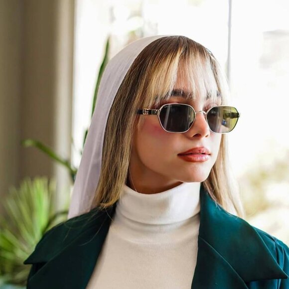 Gucci GG1593S 001 Sunglasses Endura Gold Oval Frame, Grey Lenses - Picture 3 of 13